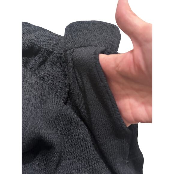 St. John Women's Santana Knit Black Pleated Tapered, Cropped Pants Pockets, 10 - Picture 4 of 9